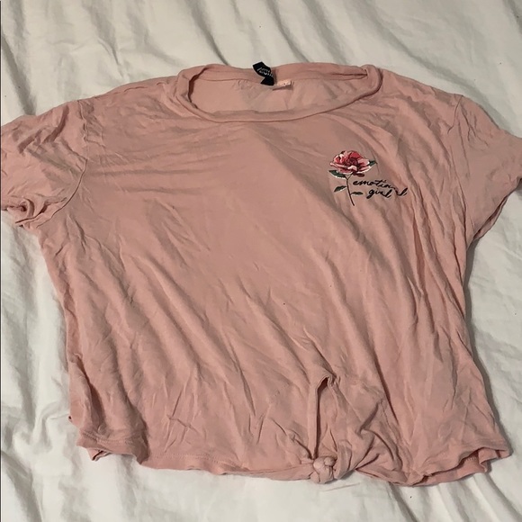 2/15 H&M cropped T-shirt - Picture 2 of 2